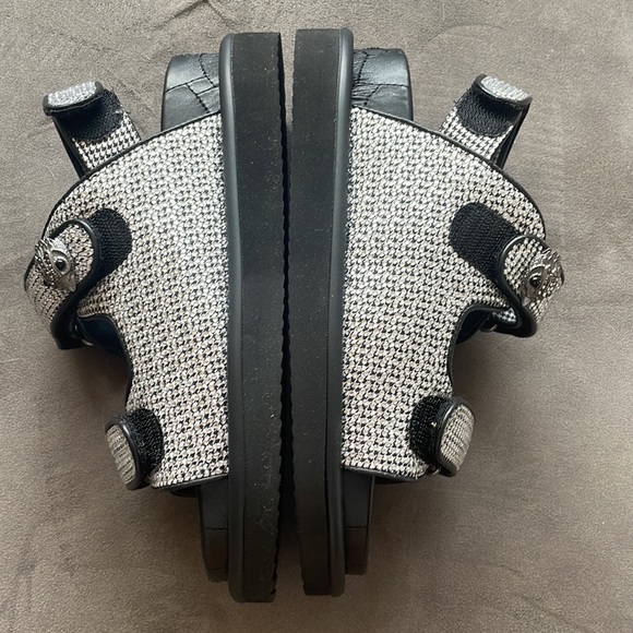 NIB Kurt Geiger Orson Eagle Head Silver Detail Sandals. Us size 7 - Picture 4 of 6